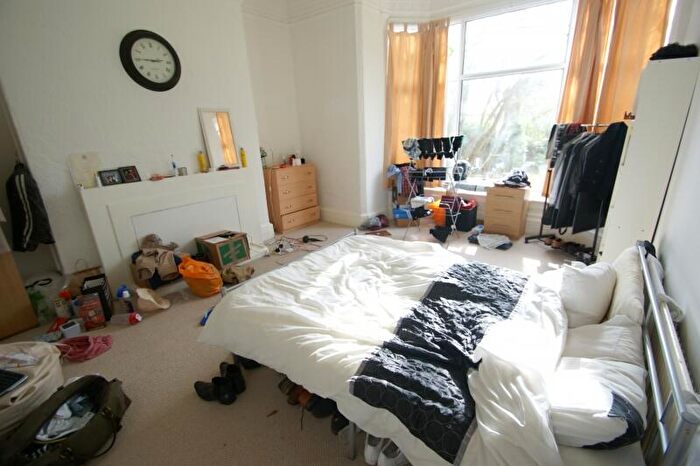 3 Bedroom Flat To Rent In Otley Road, Headingley, Leeds, LS16