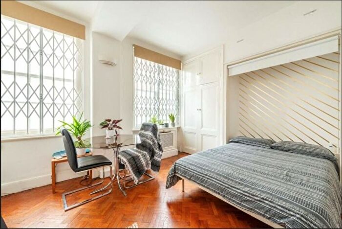 Studio To Rent In Queensway, London, W2