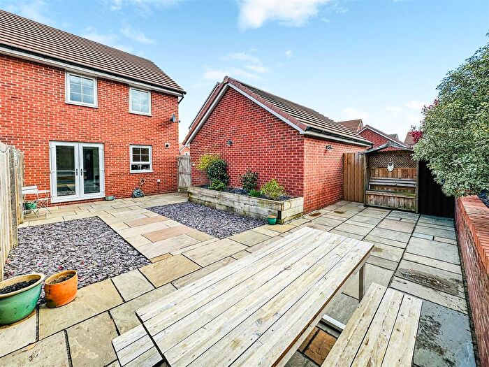 3 Bedroom Semi-Detached House For Sale In St. Wilfrids Drive, Brayton, Selby, YO8