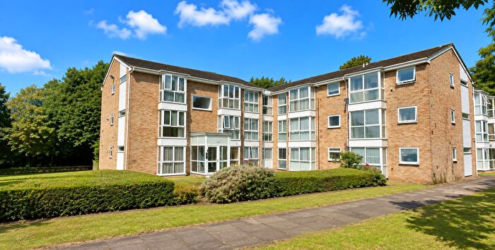 2 Bedroom Flat For Sale In Vincent Road, Luton, LU4