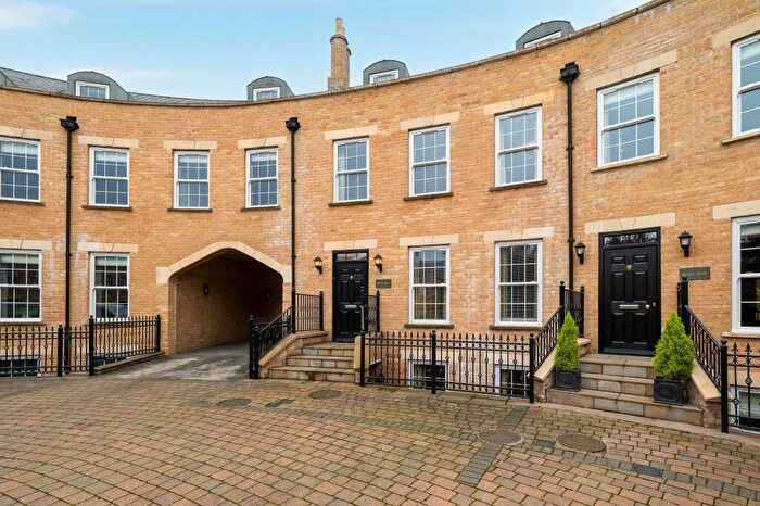 6 Bedroom End Of Terrace House For Sale In Shelley Place, The Colosseum, Lincoln, LN1