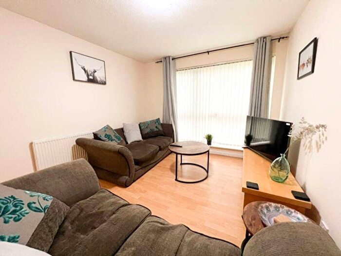 2 Bedroom Flat To Rent In Renters Avenue, Brent Cross, London, NW4