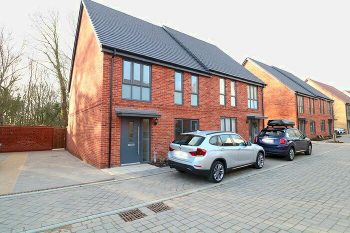 4 Bedroom Semi-Detached House To Rent In John Haselden Crescent, Ashford, Kent, TN23