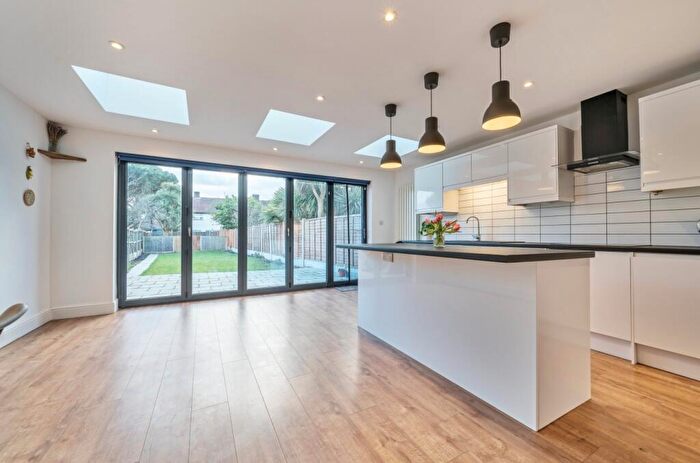 3 Bedroom Semi-Detached House To Rent In Ingleton Avenue Welling, DA16