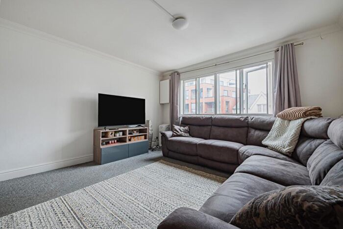 2 Bedroom Apartment For Sale In Gainsborough Court, Homesdale Road, Bromley, BR2