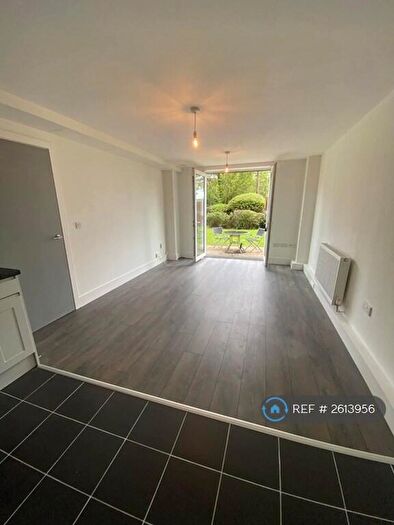 2 Bedroom Flat To Rent In Clarendon Place, Eccles, Manchester, M30