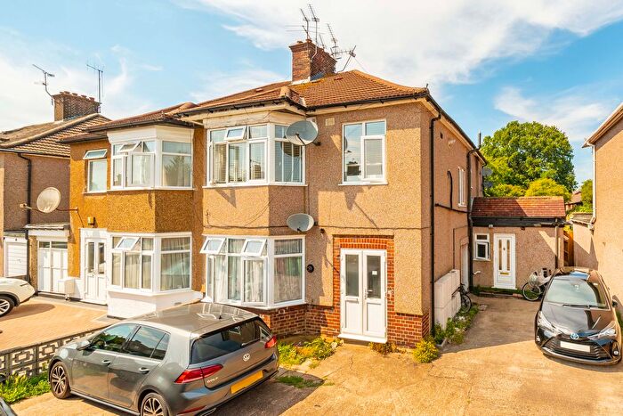 2 Bedroom Flat To Rent In Pinner Park Avenue, Harrow, HA2