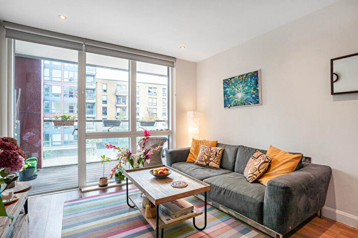 2 Bedroom Apartment For Sale In Kingsland Road, London, E8