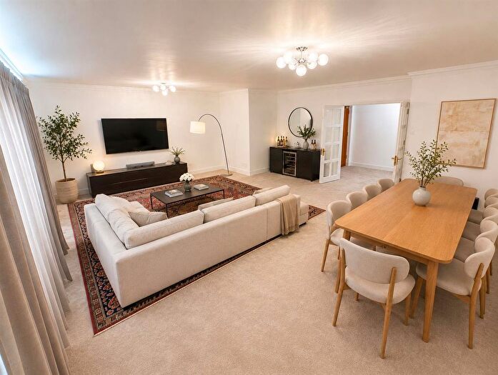 3 Bedroom Property To Rent In Hendon Lane, London, N3