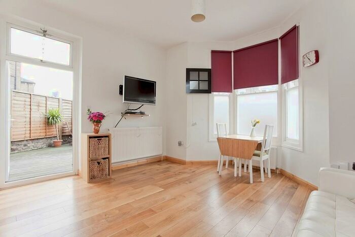 1 Bedroom Ground Flat To Rent In Upper Tollington Park, N4