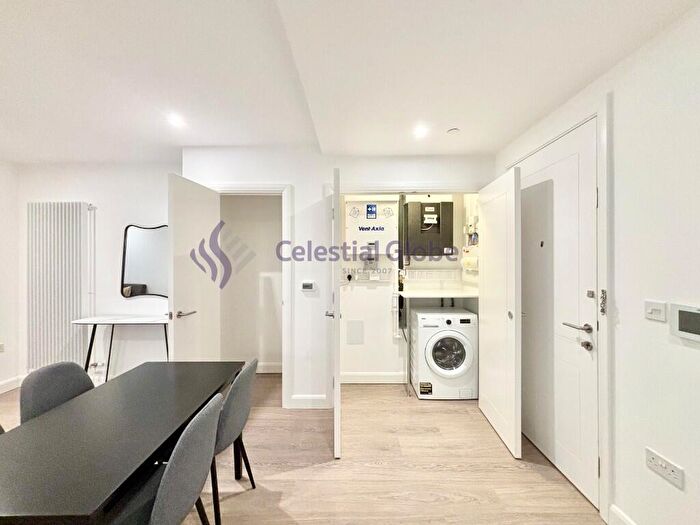 1 Bedroom Flat To Rent In Western Gateway, London, E16