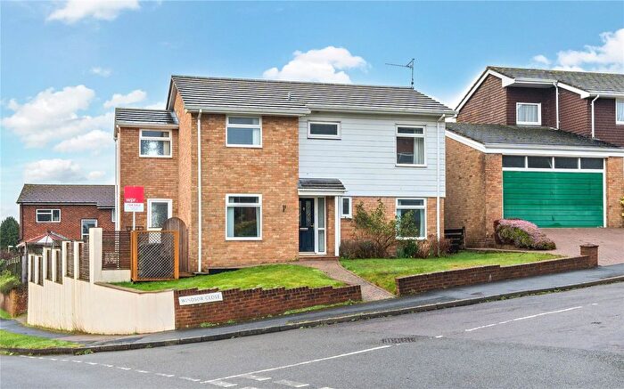 4 Bedroom Detached House For Sale In Windsor Close, Alton, Hampshire, GU34