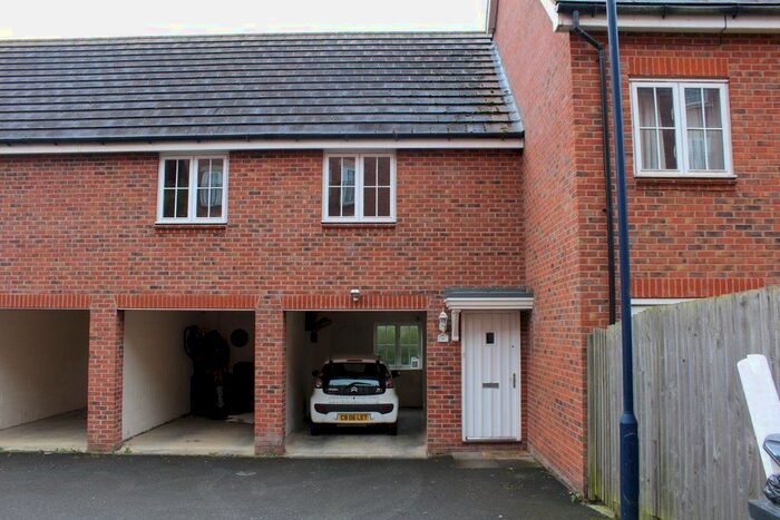 2 Bedroom Flat To Rent In Buscot Park Way, Daventry NN11