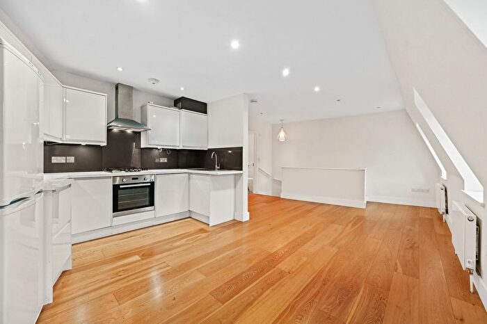 1 Bedroom Flat To Rent In High Street, Staines-Upon-Thames, TW18