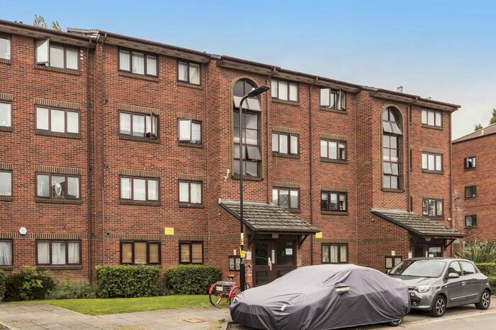 1 Bedroom Property To Rent In Cotton Avenue, London W3