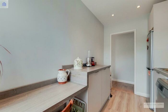 1 Bedroom Flat To Rent In Knights Hill, London, SE27