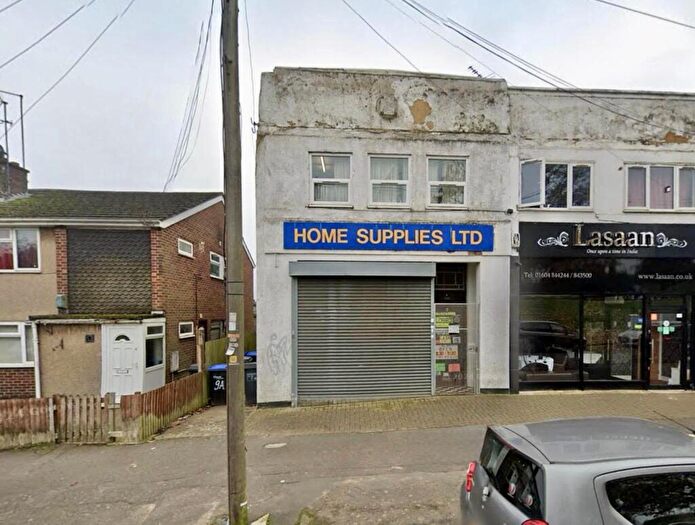 2 Bedroom Flat For Sale In Whitehills Crescent, Kingsthorpe, Northampton, NN2