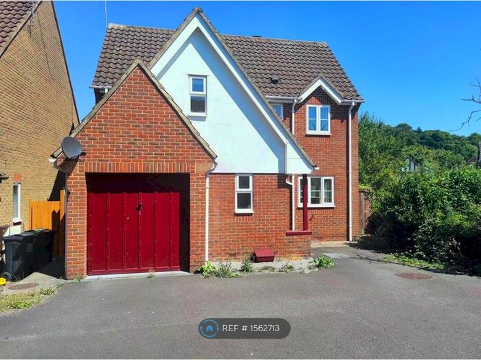 4 Bedroom Detached House To Rent In Almond Close, Ashford, TN25