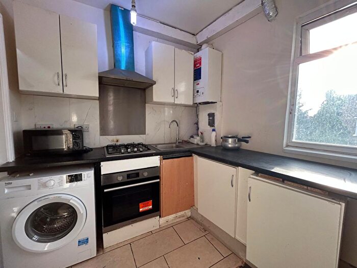 2 Bedroom Flat To Rent In B Beaconsfield Road, UB1