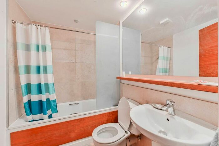 2 Bedroom Flat To Rent In Gainsborough Studios West, Islington, London, N1