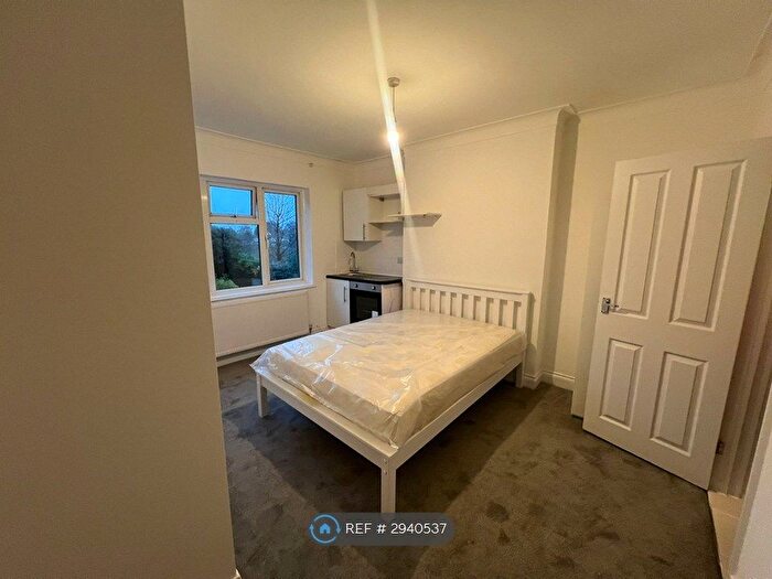 Studio To Rent In Lichfield Grove, London, N3
