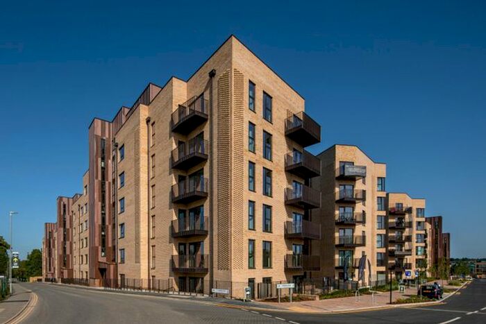 3 Bedroom Flat To Rent In St. Andrews Road, Uxbridge, UB10