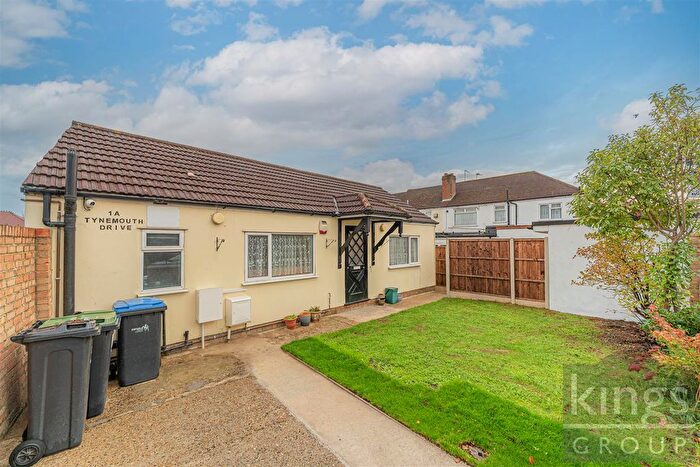 1 Bedroom Detached Bungalow For Sale In Tynemouth Drive, Enfield, EN1