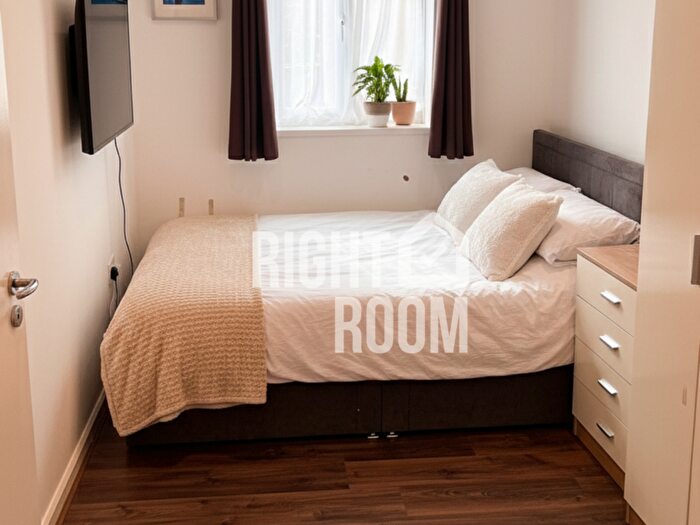 Studio To Rent In Studio Flat, Hooking Green, HA2