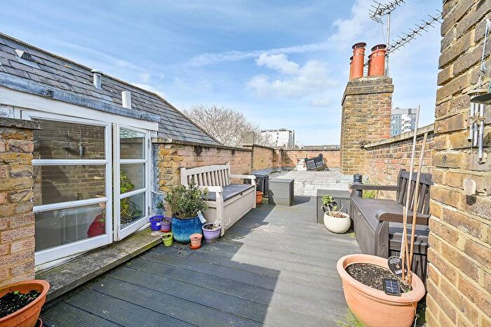 3 Bedroom Flat To Rent In St Raphaels House, Ealing, London, W5