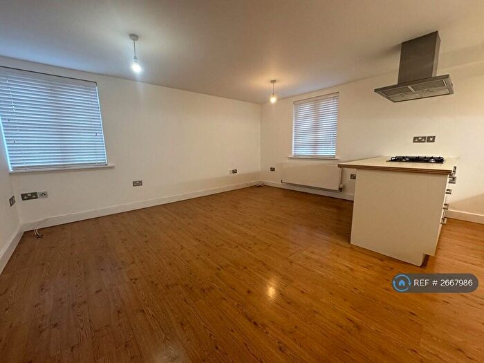 2 Bedroom Flat To Rent In Grosvenor Place, Colchester, CO1