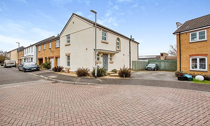4 Bedroom End Of Terrace House For Sale In Kingswood Road, Crewkerne, TA18