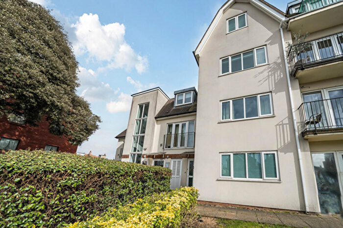 3 Bedroom Apartment For Sale In Elm Road, Sidcup, DA14