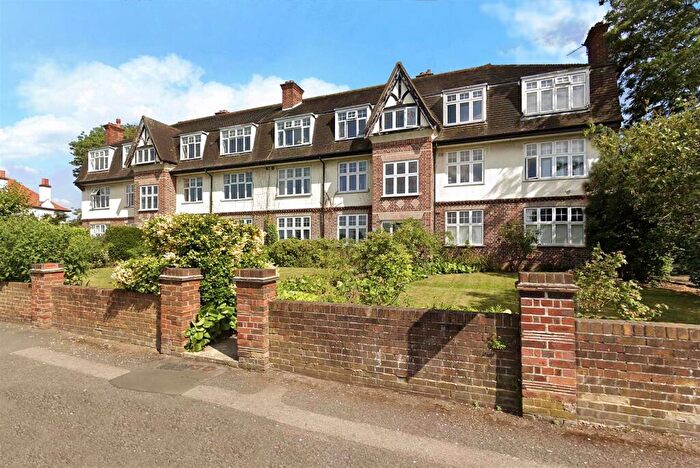 2 Bedroom Flat For Sale In Portsmouth Road, Surbiton, KT6