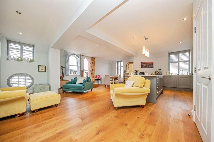 2 Bedroom Flat For Sale In Chevalier Road, Felixstowe, IP11