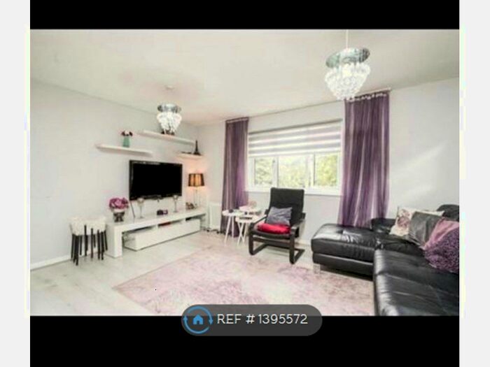 2 Bedroom Flat To Rent In Pear Tree Court, Ilford, IG2