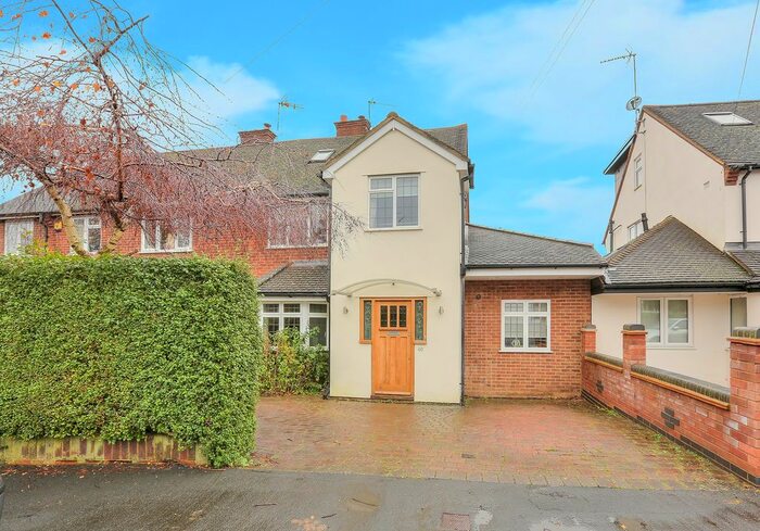 4 Bedroom Detached House To Rent In Carisbrooke Road, Harpenden, Herts, AL5