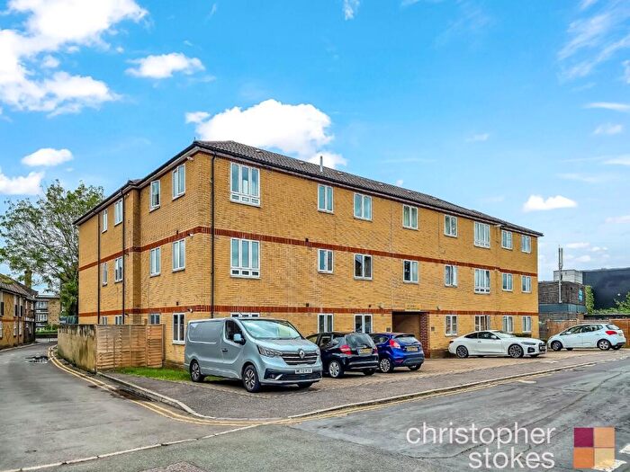 2 Bedroom Apartment To Rent In Round House Court, Hobbs Close, Cheshunt, Waltham Cross, Hertfordshire, EN8
