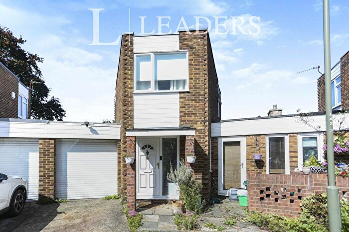 2 Bedroom Detached House To Rent In Ashdown Close, Beckenham, BR3