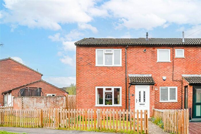 2 Bedroom Semi Detached House For Sale In Walton Way, Newbury, Berkshire, RG14