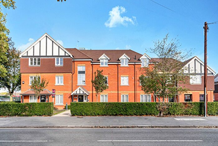 2 Bedroom Flat For Sale In Gatehouse Close, Ashford, TW15
