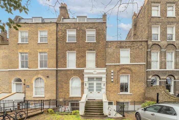 3 Bedroom Flat To Rent In Clapham Road, London, SW9