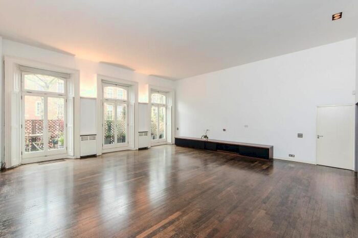 3 Bedroom Flat To Rent In Old Brompton Road, London, SW5