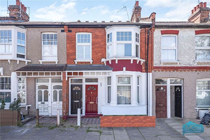 2 Bedroom Maisonette To Rent In North Finchley, North Finchley, London, N12