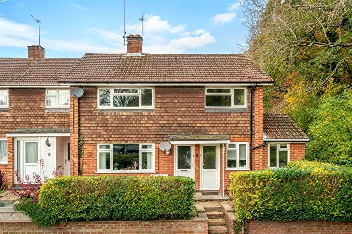 2 Bedroom Flat For Sale In Tollpit End, Gadebridge, Hemel Hempstead, HP1