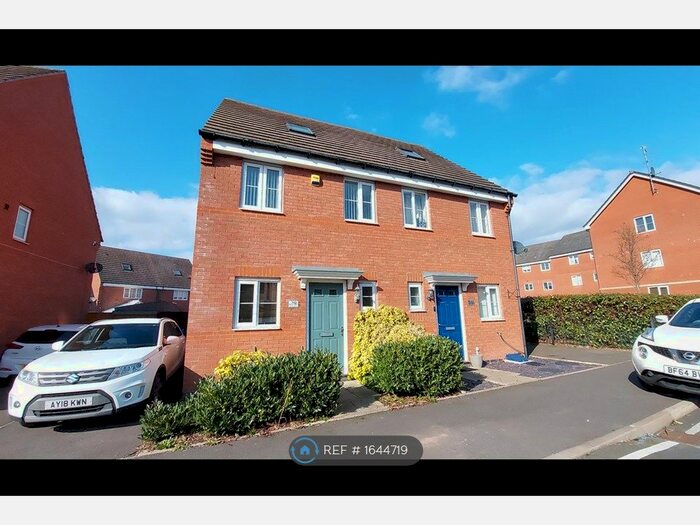 3 Bedroom Detached House To Rent In Old College Avenue, Oldbury, B68