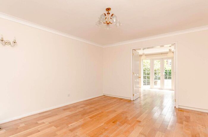 5 Bedroom Detached House To Rent In London Road, Burpham, Guildford, GU4