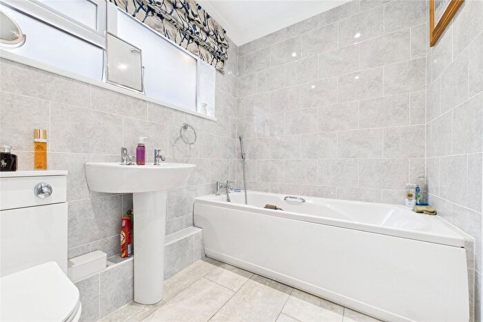 2 Bedroom Bungalow For Sale In Newtown Road, Sandhurst, Berkshire, GU47