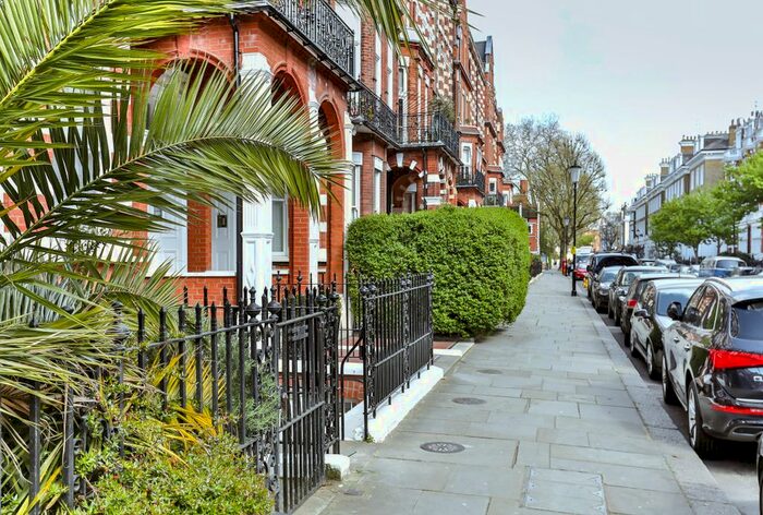 2 Bedroom Flat To Rent In Bolton Gardens, London, SW5