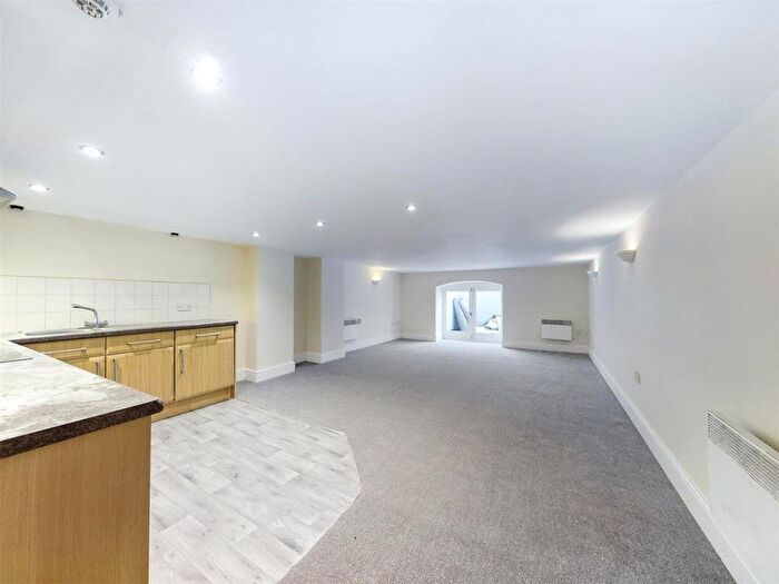 1 Bedroom Flat For Sale In Queens Hotel Apartments, Front Street, Pontefract, WF8