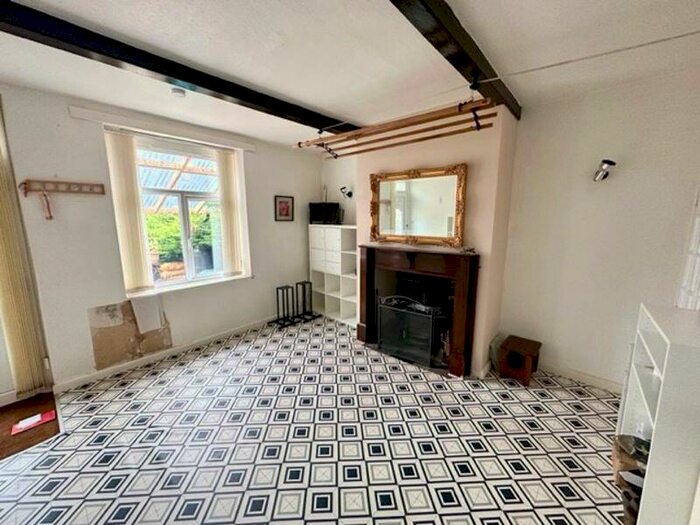 1 Bedroom Cottage For Sale In Walsh's Square, Savile Park, Halifax, HX1